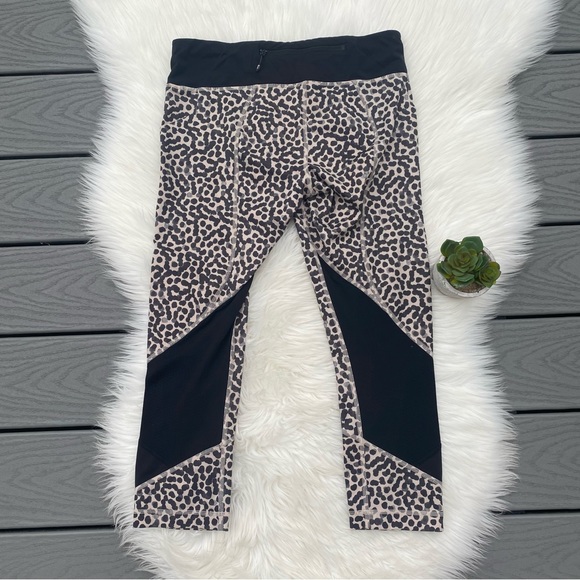 Lululemon Cropped Pattern Leggings - Picture 2 of 3
